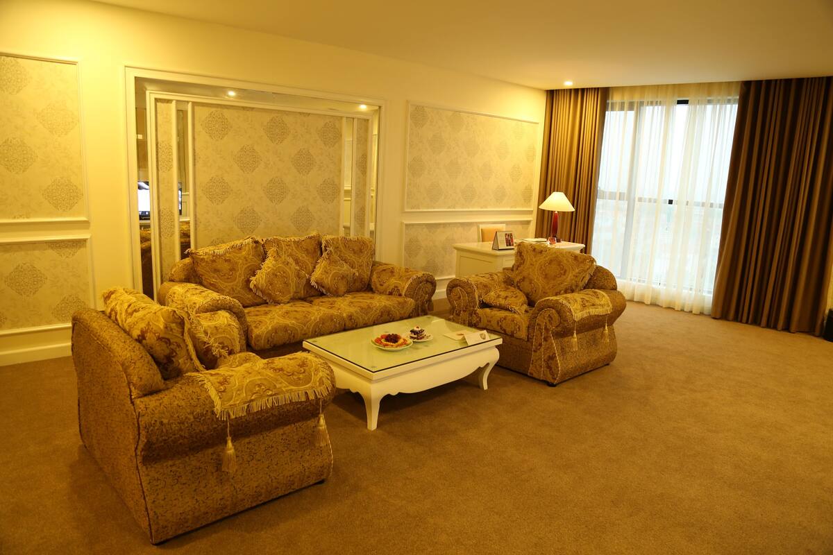grand suite | living area | lcd tv