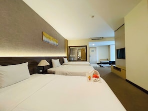 Deluxe Triple Room, 3 Single Beds | Premium bedding, minibar, in-room safe, desk - Muong Thanh Grand Quang Tri Hotel (Dong Ha)