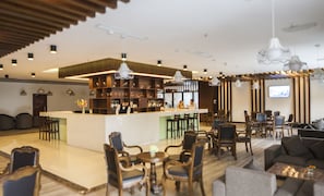 Bar (on property) - Muong Thanh Grand Quang Tri Hotel (Dong Ha)