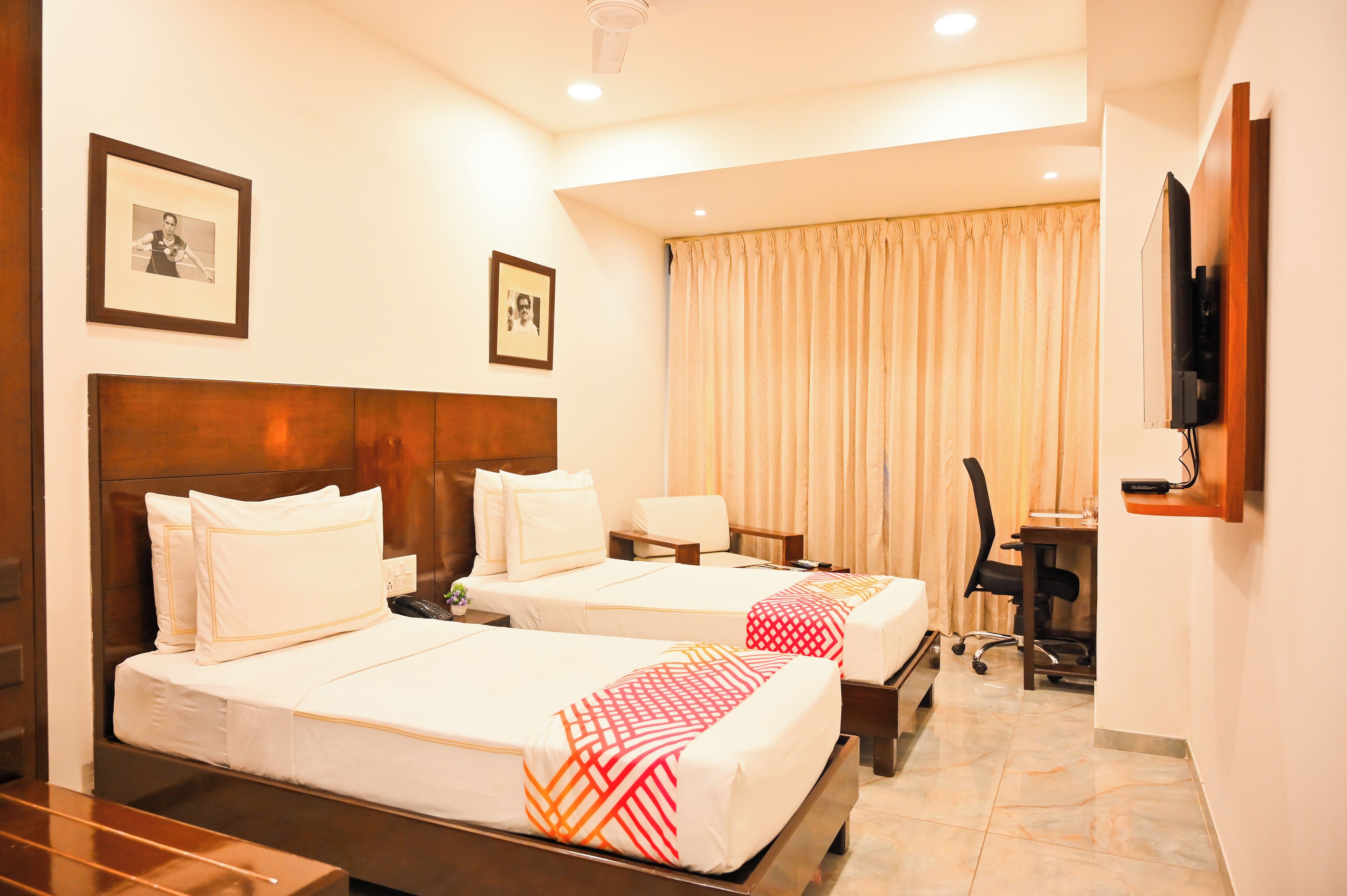 Quarto duplo luxo | 1 quarto, frigobar, cofres nos quartos, individualmente decorados