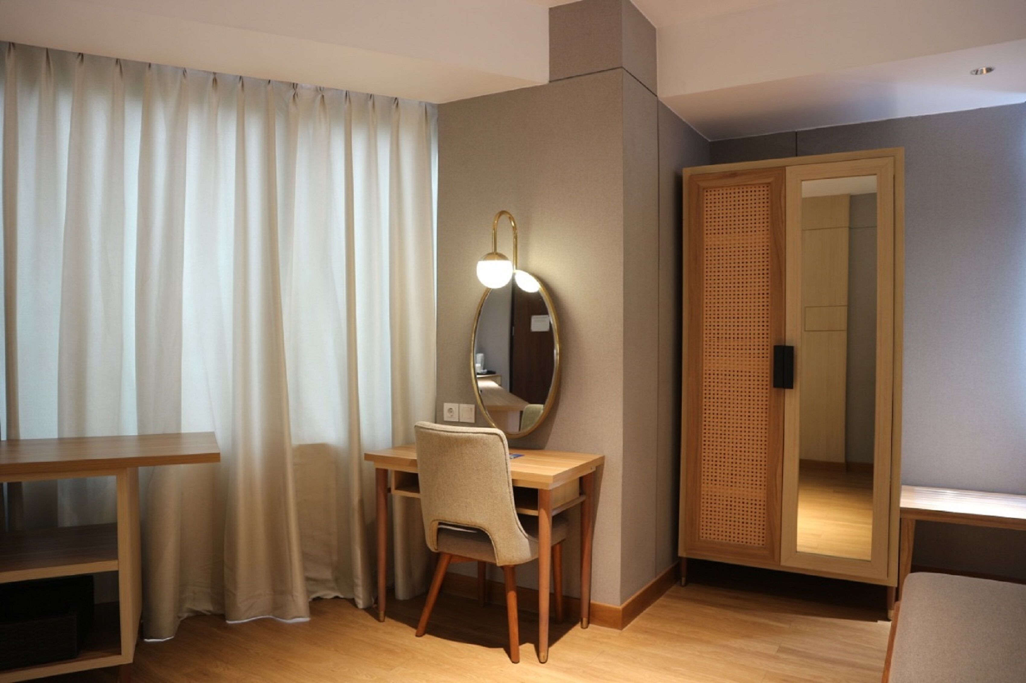 premier suite, 1 king bed | in-room safe, free wifi