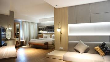 Premier Suite, 1 King Bed | In-room safe, free WiFi
