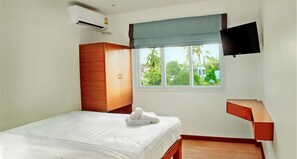 Standard Double Room | In-room safe, free WiFi - Maenam Bay Resort (Koh Samui)