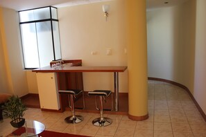 Caja de seguridad en la habitación, wifi gratis y ropa de cama