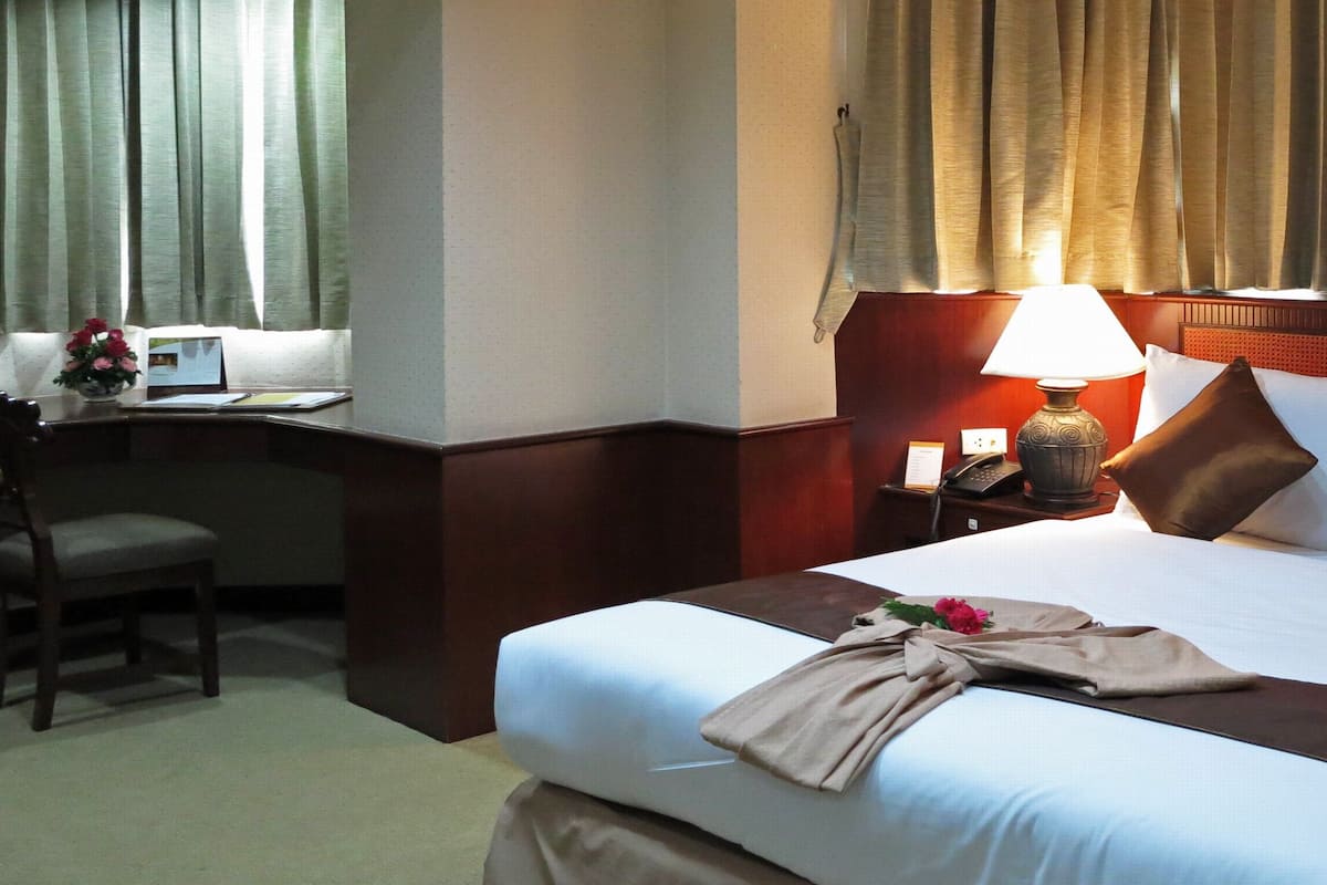 Executive Room | Premium bedding, minibar, in-room safe, desk