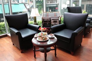 Lobby sitting area - The Grand Sathorn (Bangkok)