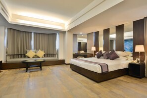 Junior Suite | Premium bedding, minibar, in-room safe, desk - The Grand Sathorn (Bangkok)