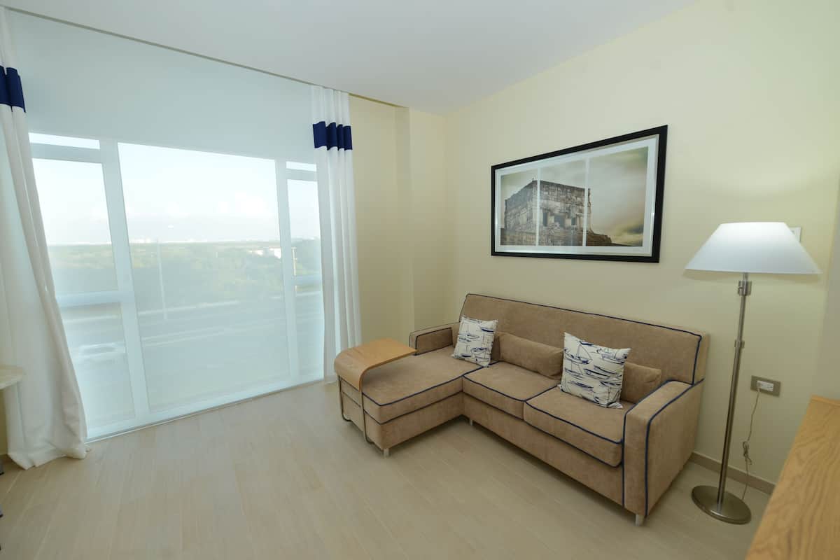 1 bedroom, premium bedding, minibar, in-room safe