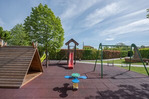 Children’s play area – outdoor