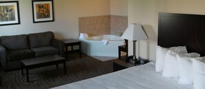 Suite, 1 King Bed with Whirlpool Tub, Non Smoking | Premium bedding, down comforters, in-room safe, desk - Cobblestone Inn & Suites - Fort Madison (Fort Madison)