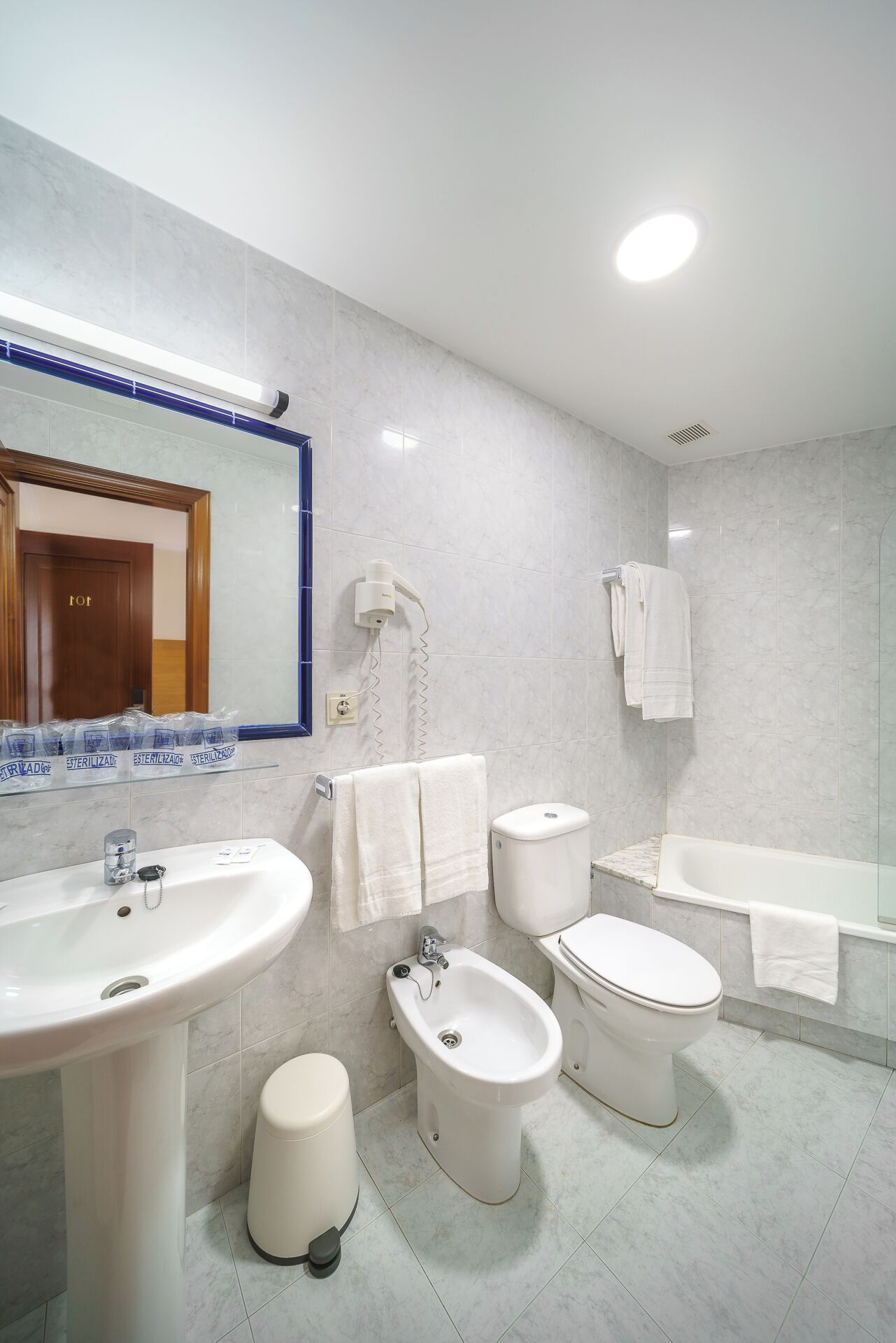 family room, 2 bedrooms, sea view | bathroom | combined shower/bathtub, hair dryer, towels