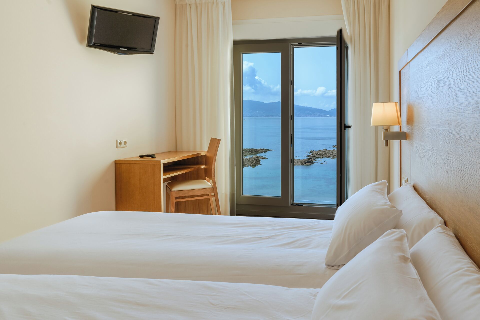 room, 2 single beds, sea view | in-room safe, desk, free wifi