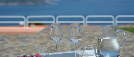 Frokost og middag serveres, lokale retter