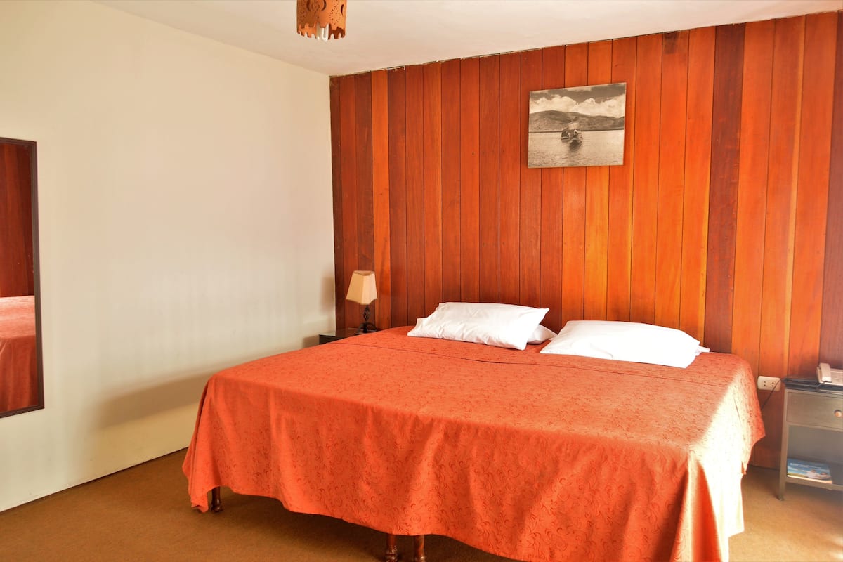 Double Room, 1 King Bed | In-room safe, free WiFi, bed sheets