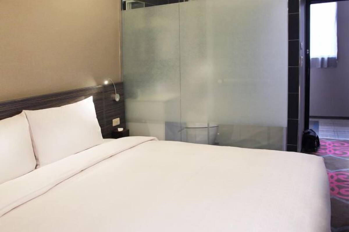Zimmersafe, Verdunkelungsvorhänge, schallisolierte Zimmer