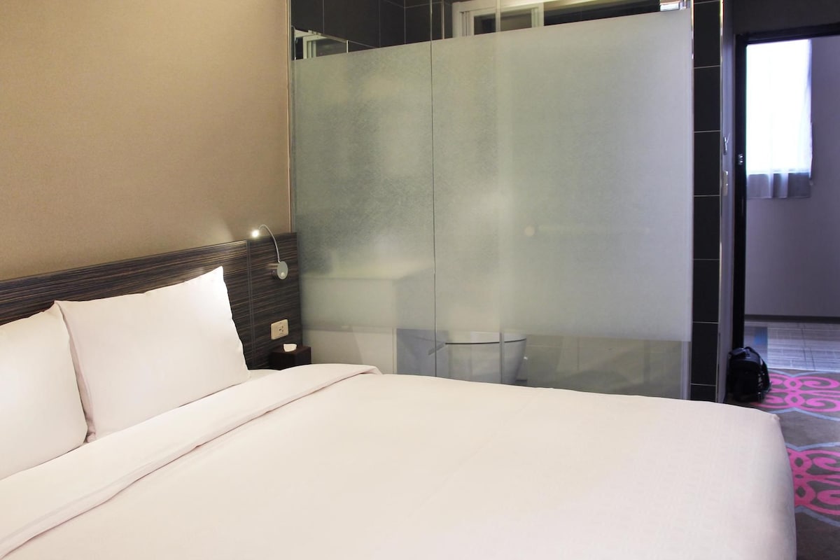 In-room safe, blackout drapes, soundproofing, WiFi (free)