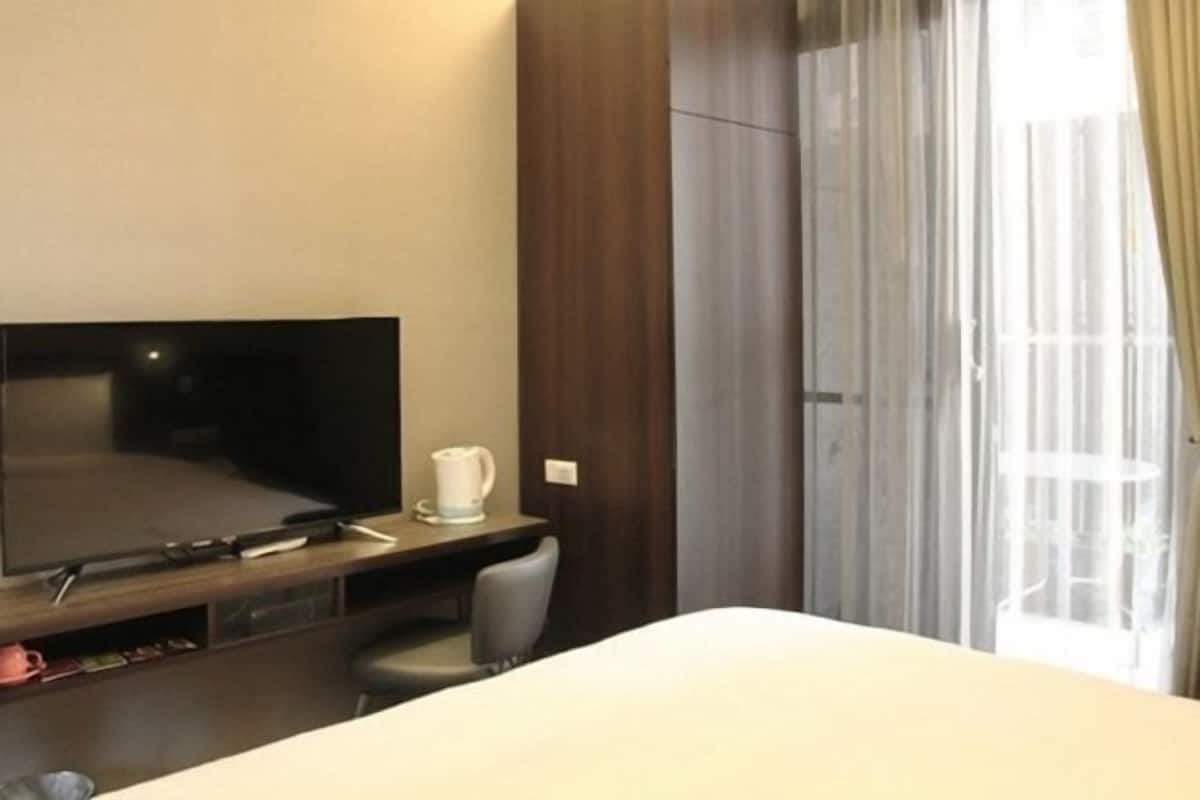 In-room safe, blackout drapes, soundproofing, free WiFi