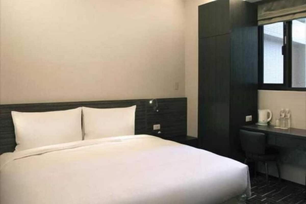 Zimmersafe, Verdunkelungsvorhänge, schallisolierte Zimmer