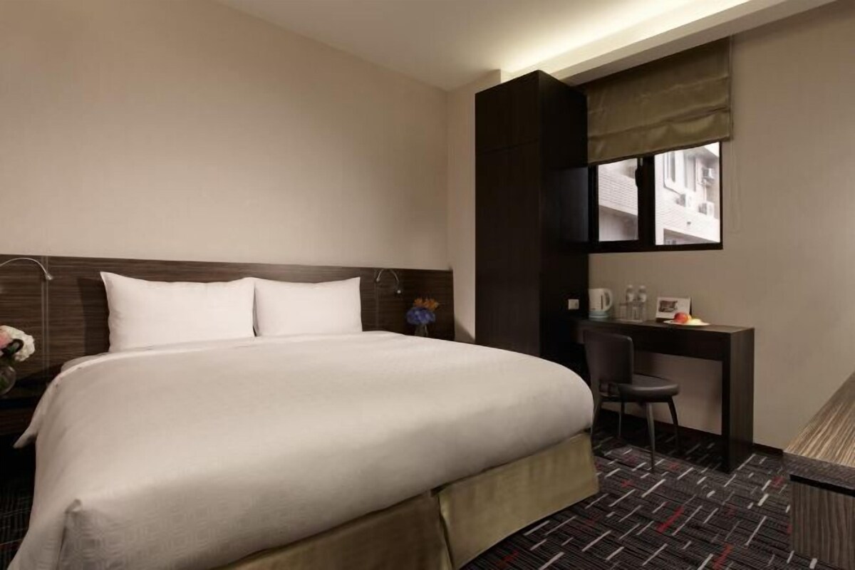 In-room safe, blackout drapes, soundproofing, WiFi (free)