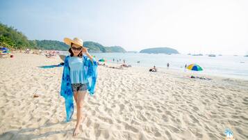 Free beach shuttle, beach towels