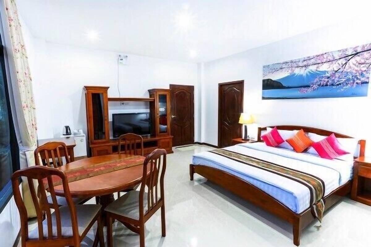 Pool View Deluxe | Minibar, caja fuerte, escritorio y wifi gratis