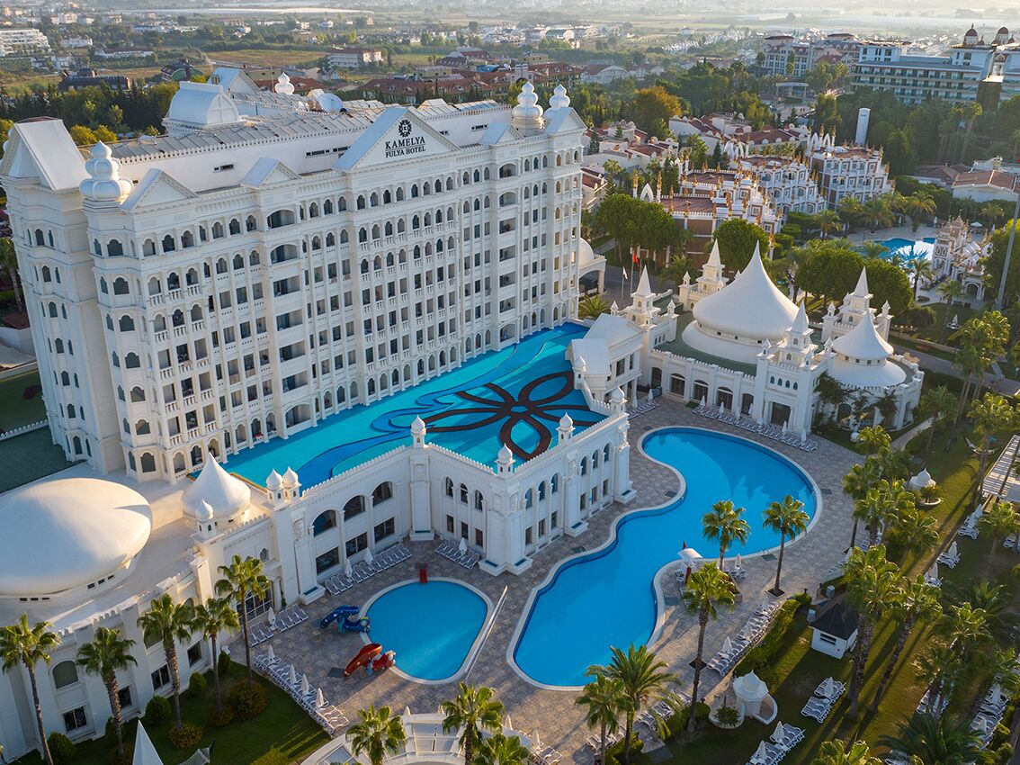 4 indoor pools, 8 outdoor pools, pool umbrellas, pool loungers