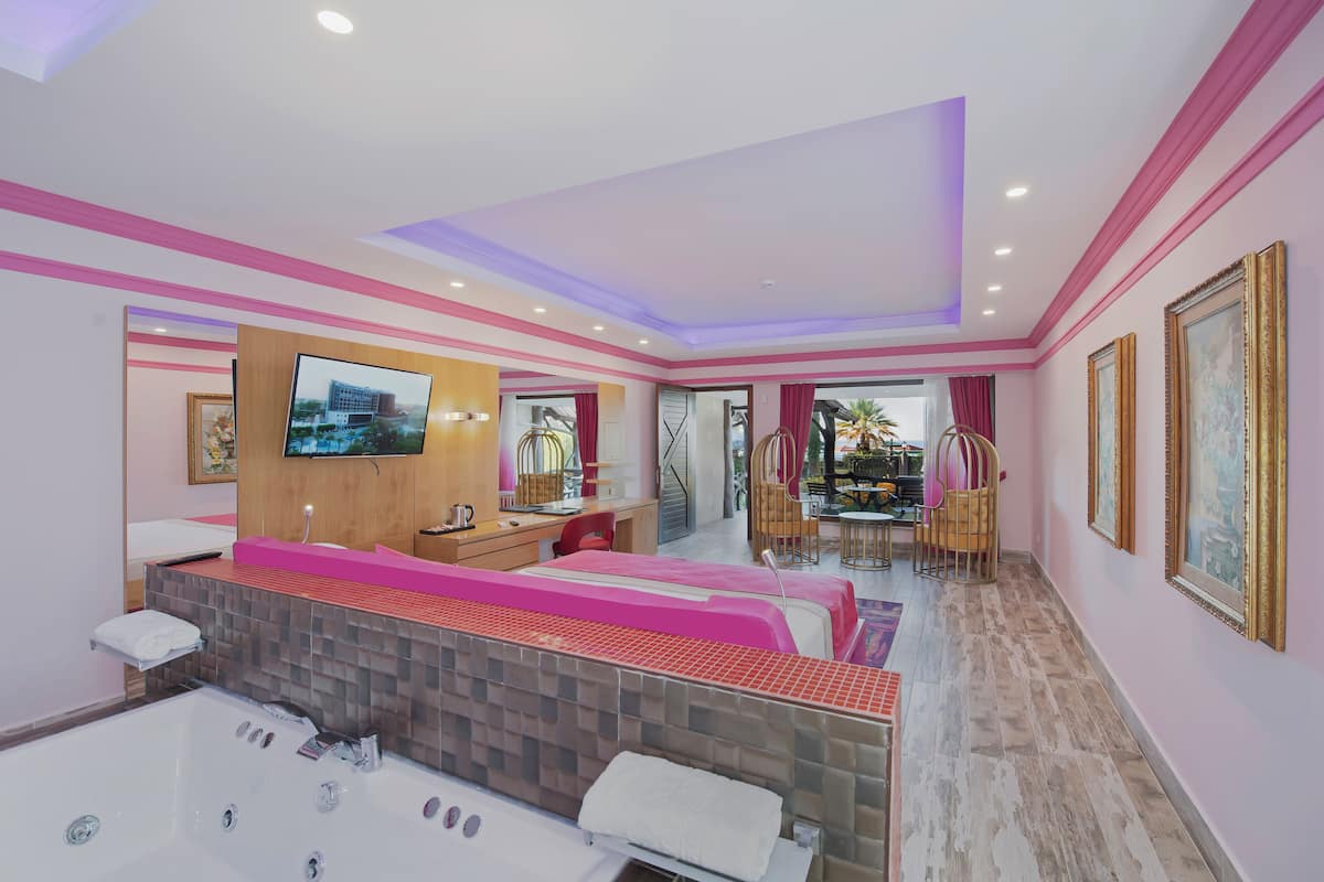 Chambre, vue sur la plage (Jacuzzi) | Articles de minibar gratuits, coffre-fort, systĂšme dâinsonorisation