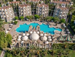 4 indoor pools, 8 outdoor pools, pool umbrellas, sun loungers - Kamelya Selin Hotel Luxury Resort & SPA (Manavgat)