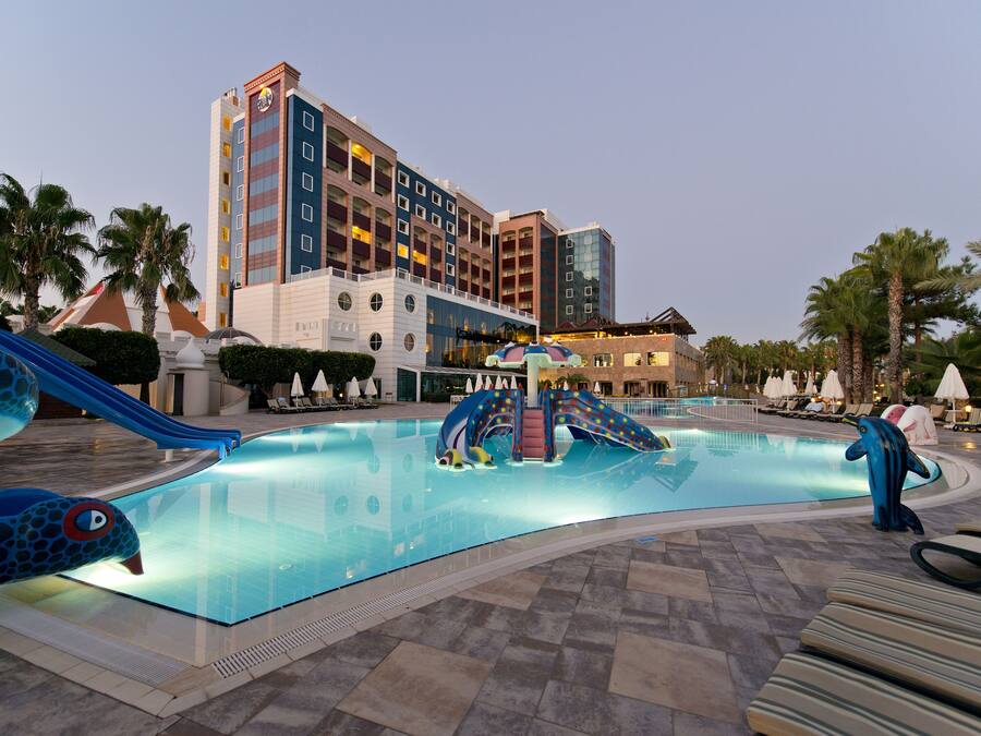 4 indoor pools, 8 outdoor pools, pool umbrellas, sun loungers