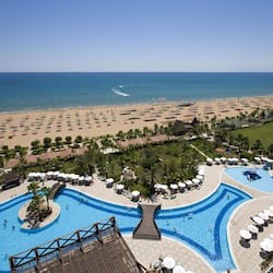 4 piscine coperte, 8 piscine all'aperto, ombrelloni da piscina, lettini