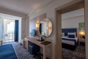 Connection Room Sea Side Room | Minibar con artículos gratuitos, caja fuerte, escritorio