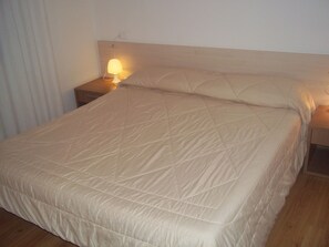 Chambre simple | Bureau, accès au Wi-Fi (inclus), literie fournie