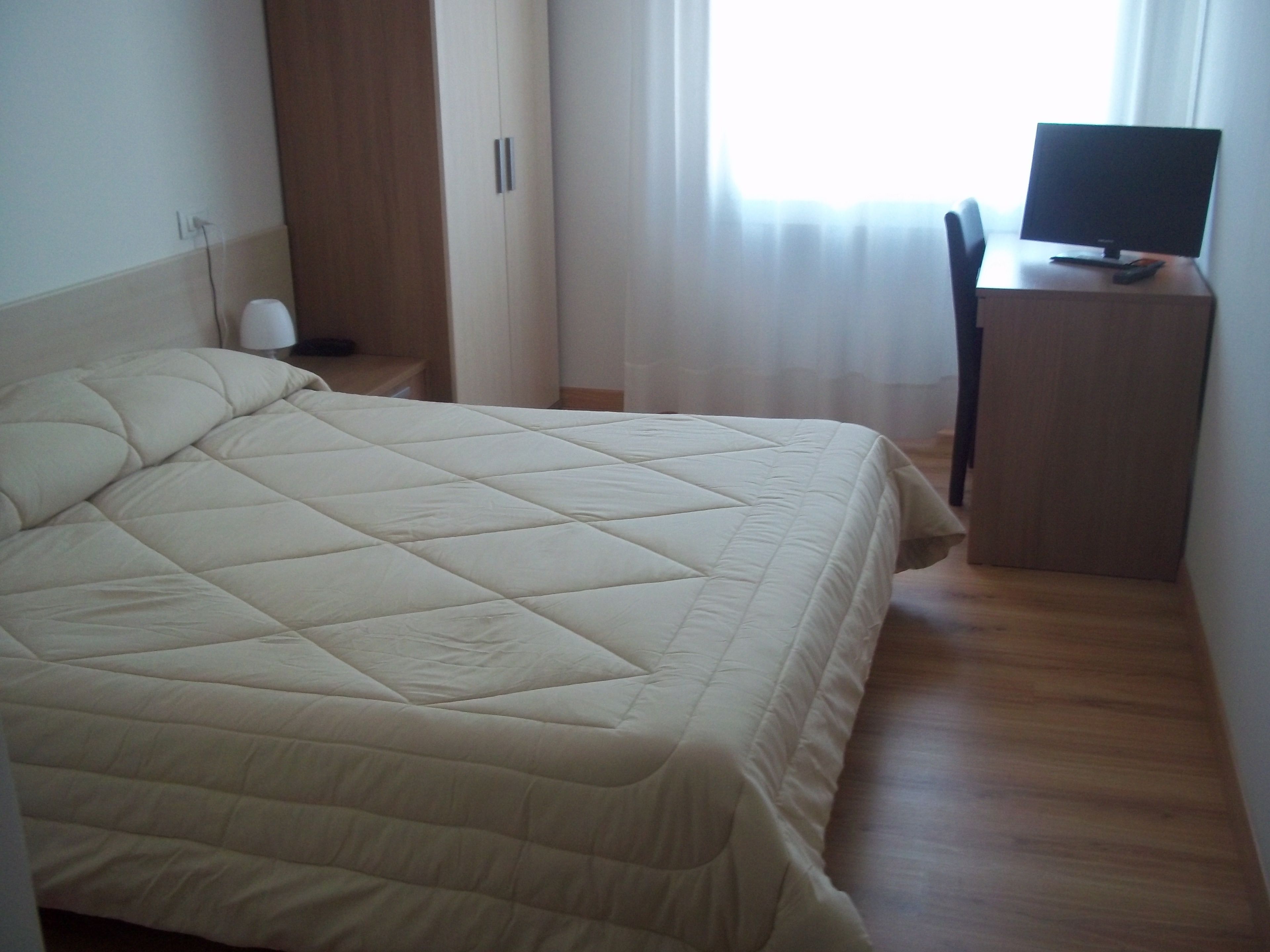 double room | desk, free wifi, bed sheets