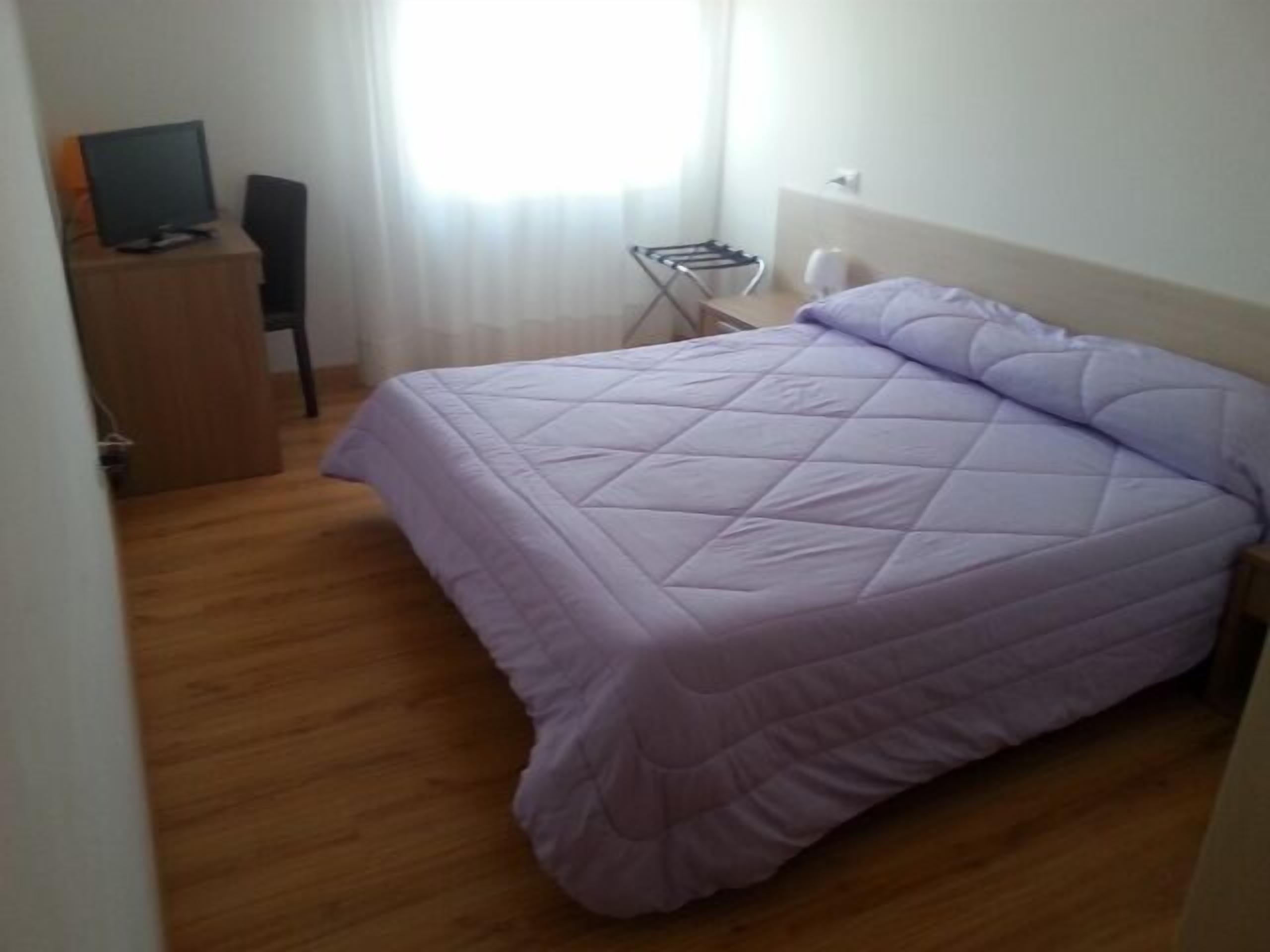 double room | desk, free wifi, bed sheets