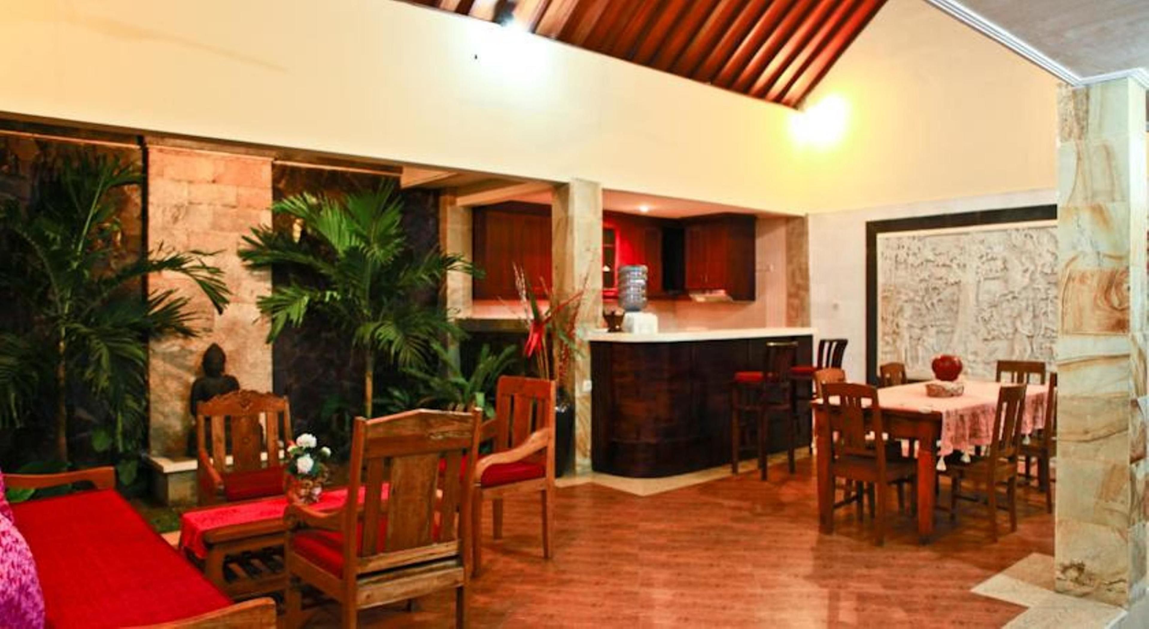 Vila, 3 kamar tidur, kolam renang pribadi | Ruang keluarga | Televisi LCD 32-inci dengan saluran TV satelit dan TV