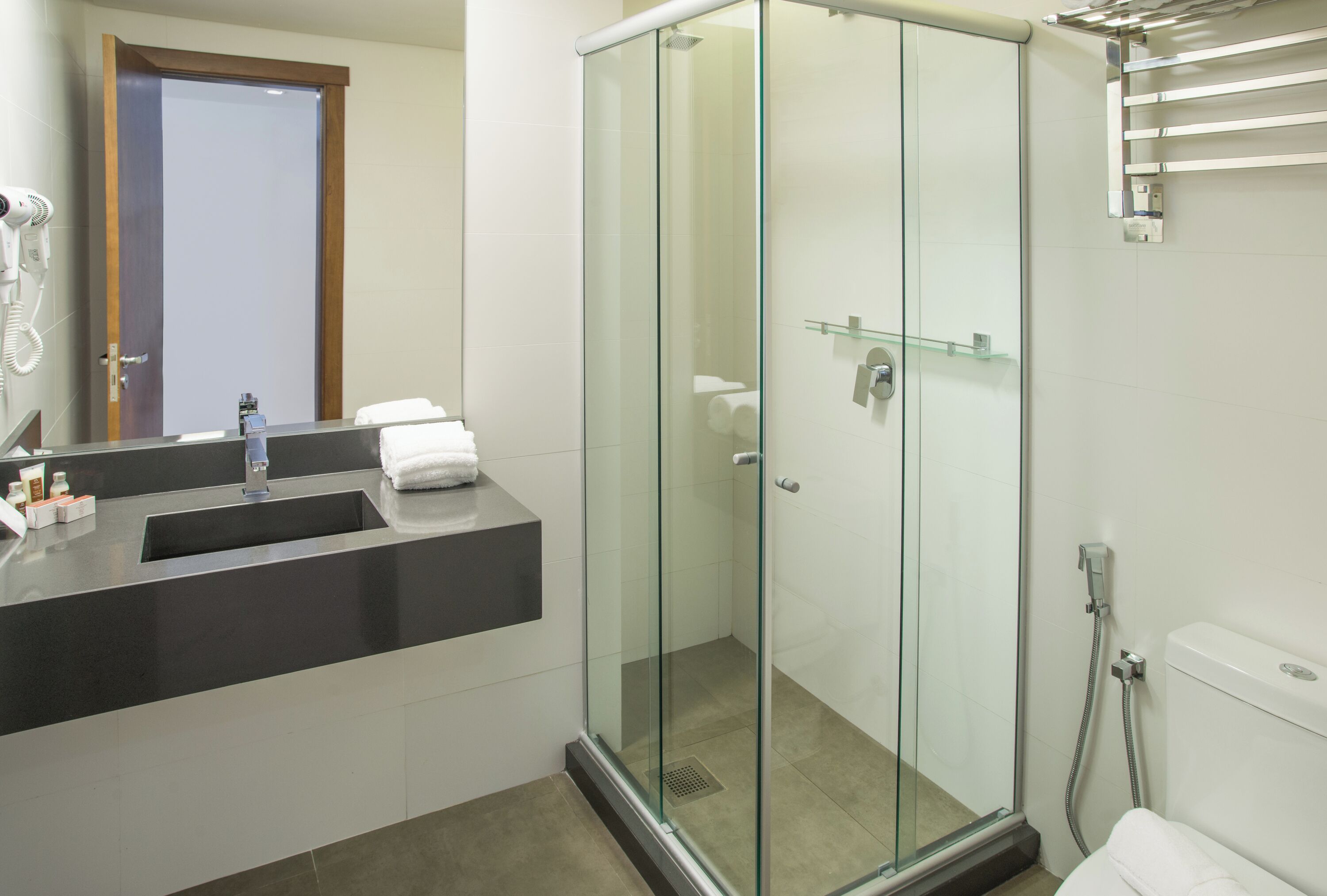 stilo | bathroom | shower, hair dryer, towels