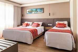 Minibar, in-room safe, blackout curtains, soundproofing - Hotel Laghetto Stilo Centro (Gramado)