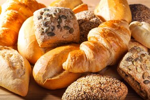 Buffet déjeuner (8 EUR par personne)