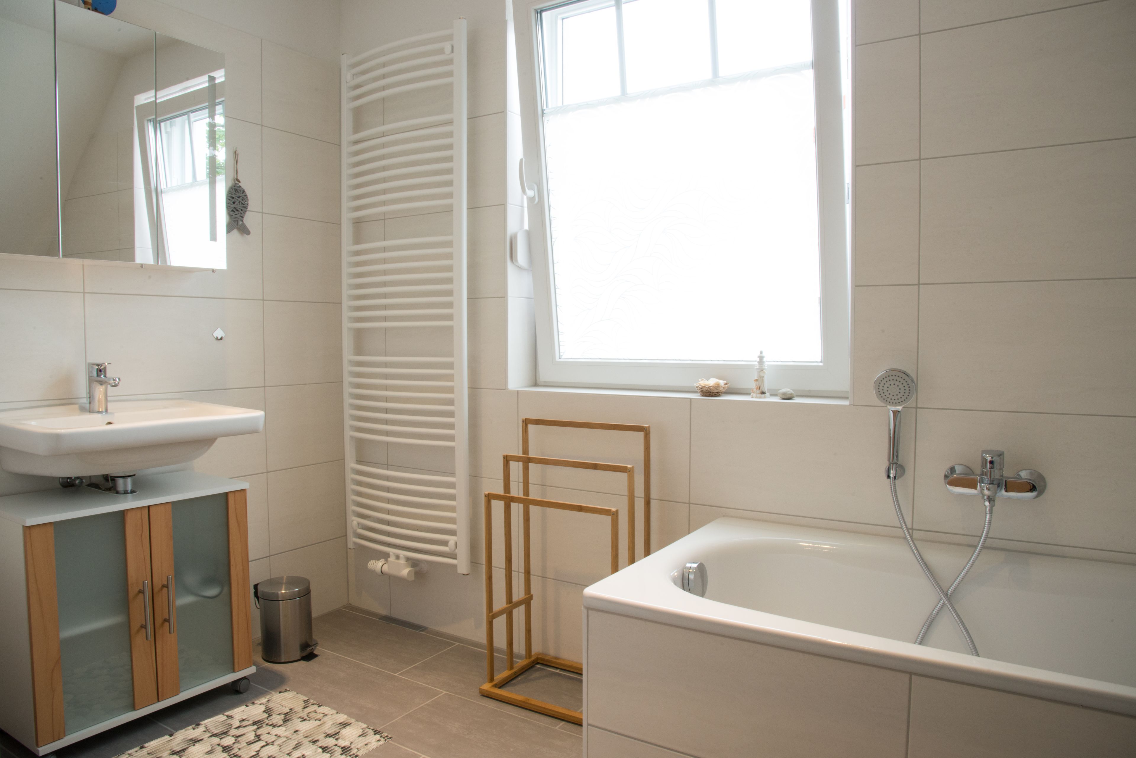 cottage, 4 bedrooms (130qm) | bathroom | shower, hair dryer, towels