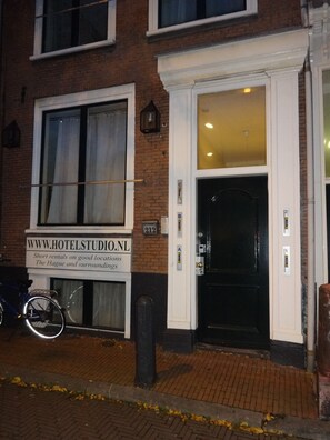 Property entrance - Hotelstudio's Spui (The Hague)
