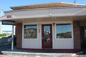 Interior entrance - A-1 Budget Motel (Klamath Falls)