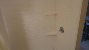 Shower, rainfall showerhead, free toiletries, hair dryer