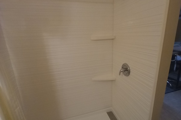 Shower, rainfall showerhead, free toiletries, hair dryer