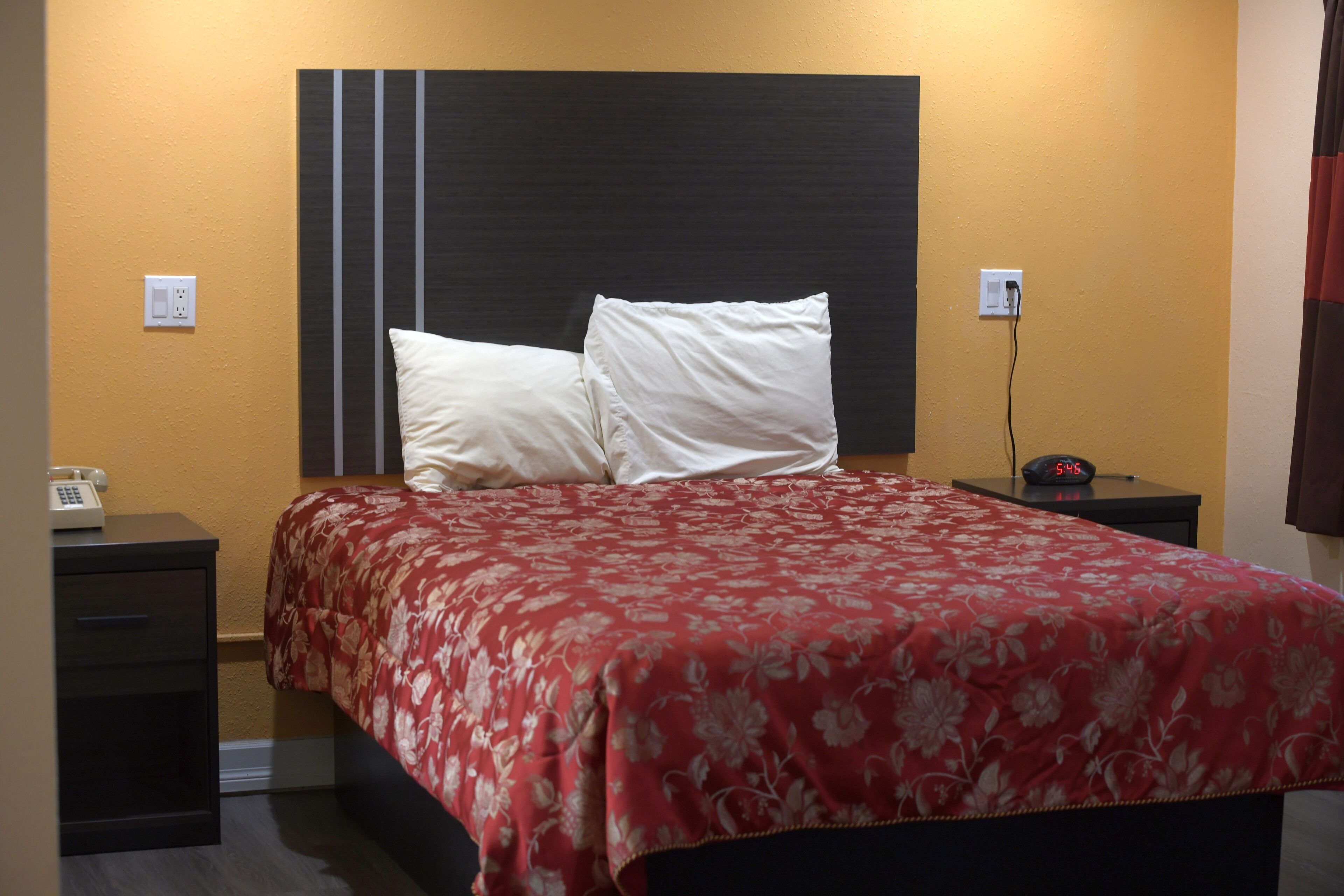 Standard Room, 1 Queen Bed | Desk, blackout curtains, iron/ironing board, free WiFi