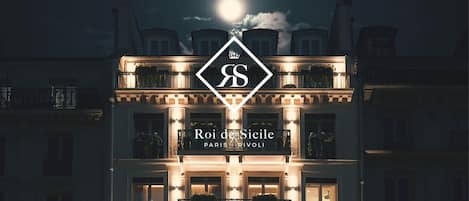 Façade de l’hébergement - soirée/nuit