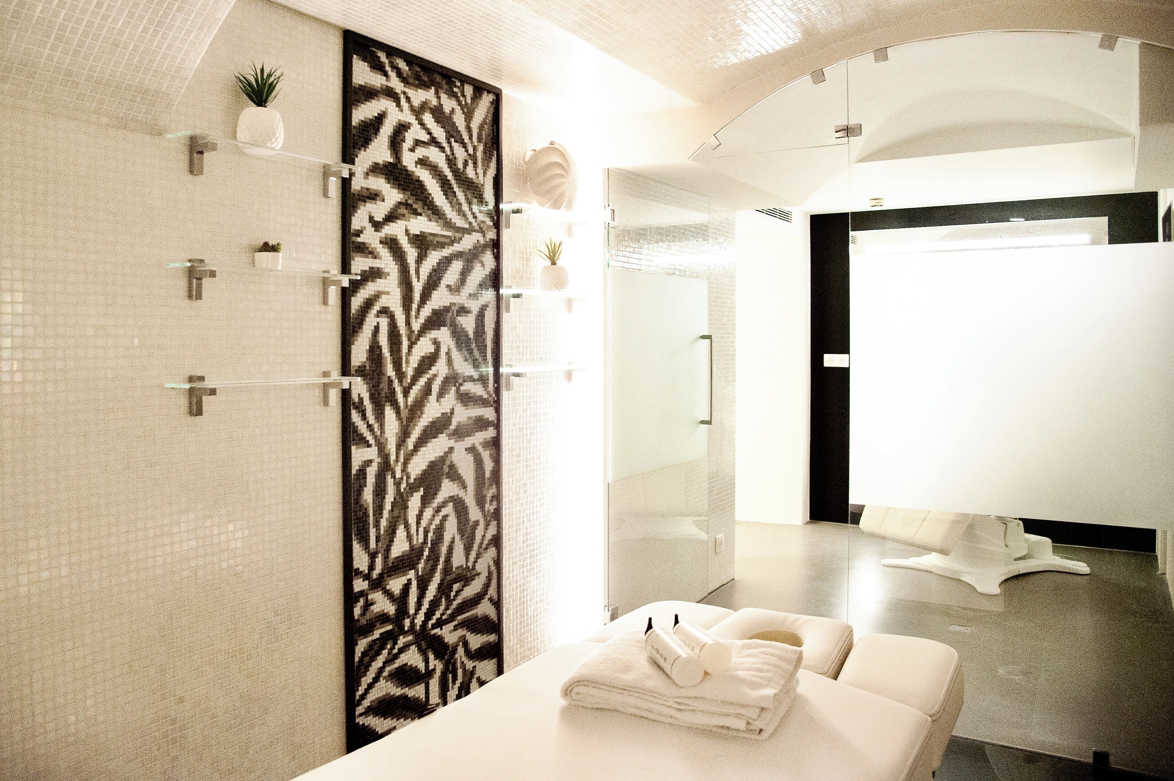 Deep-tissue massages, Swedish massages, massages