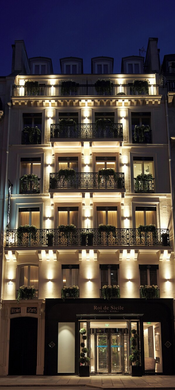 Front of property - evening/night