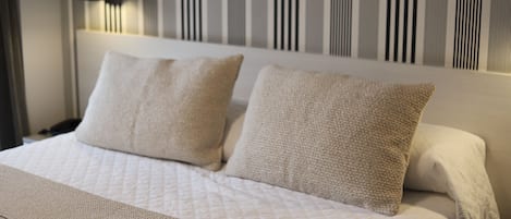 1 habitación, ropa de cama hipoalergénica y escritorio