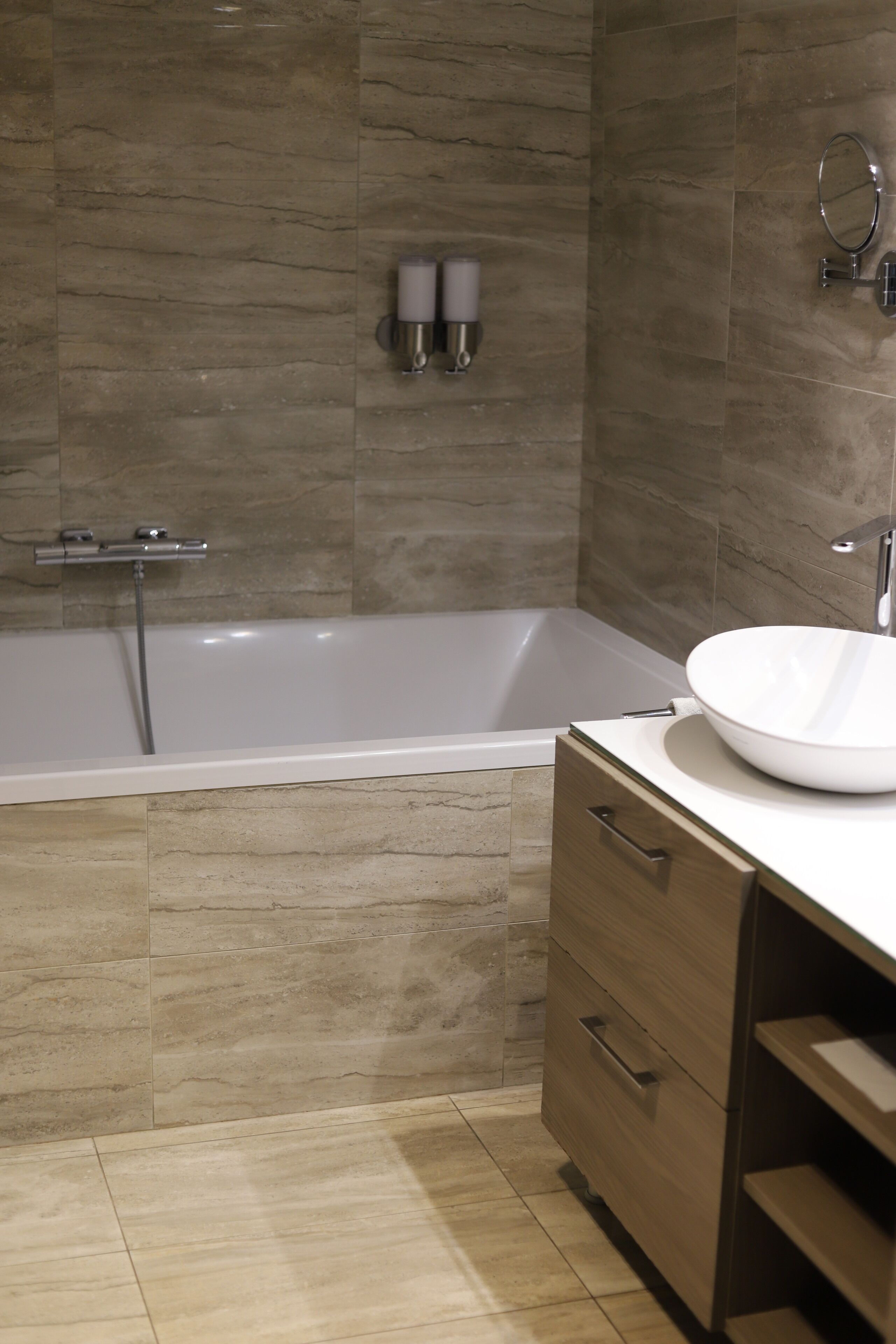 junior suite | bathroom | free toiletries, hair dryer, towels, soap
