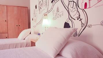 Camera Standard | Bagno | Doccia, soffione a pioggia, set di cortesia gratuito, asciugacapelli